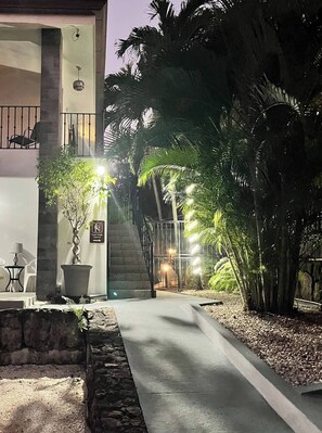 Terrace/patio - King Suite w/ Ensuite & Kitchenette | Pool, Hot Tub & Patio I Walk to Beach & Shops (Del Coco Beach)