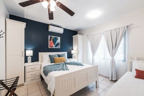 1 bedroom, desk, iron/ironing board, free WiFi - Poolside suite with queen bed, single bed, full kitchen, hot tub and walkable beach location. (Del Coco Beach)