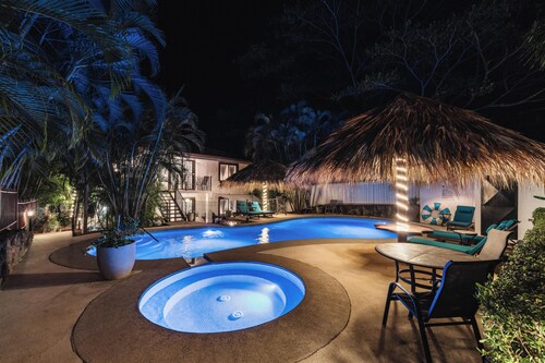 Queen Suite + Single Bed I Full Kitchen I Pool, Spa & Patio I Suite Three