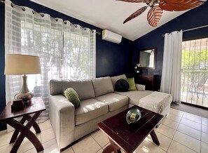 Smart TV, offices - King Suite w/ Ensuite, Garden Views I Balcony, Pool & Hot Tub I Walk to Beach (Del Coco Beach)