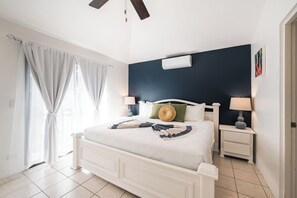 1 bedroom, desk, iron/ironing board, free WiFi - King Suite w/ Ensuite, Garden Views I Balcony, Pool & Hot Tub I Walk to Beach (Del Coco Beach)