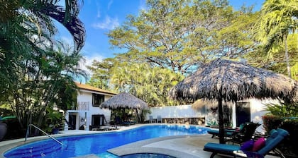 Private Casita w/ Pool, Hot Tub & Screened Patio | Short Walk to Beach & Shops.