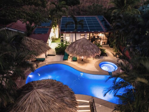 Private Casita w/ Pool, Hot Tub & Screened Patio | Short Walk to Beach & Shops.