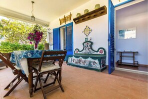 Outdoor dining - [Fast Wi-Fi, Netflix] Bamboo Guesthouse Mondello (Palermo)