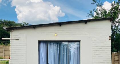 Homely Suburban Escape: Close to all you need