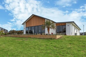 Exterior - Modern Canal-Front Home - Marsden Cove (One Tree Point)