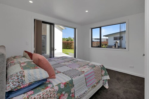 Modern Canal-Front Home - Marsden Cove