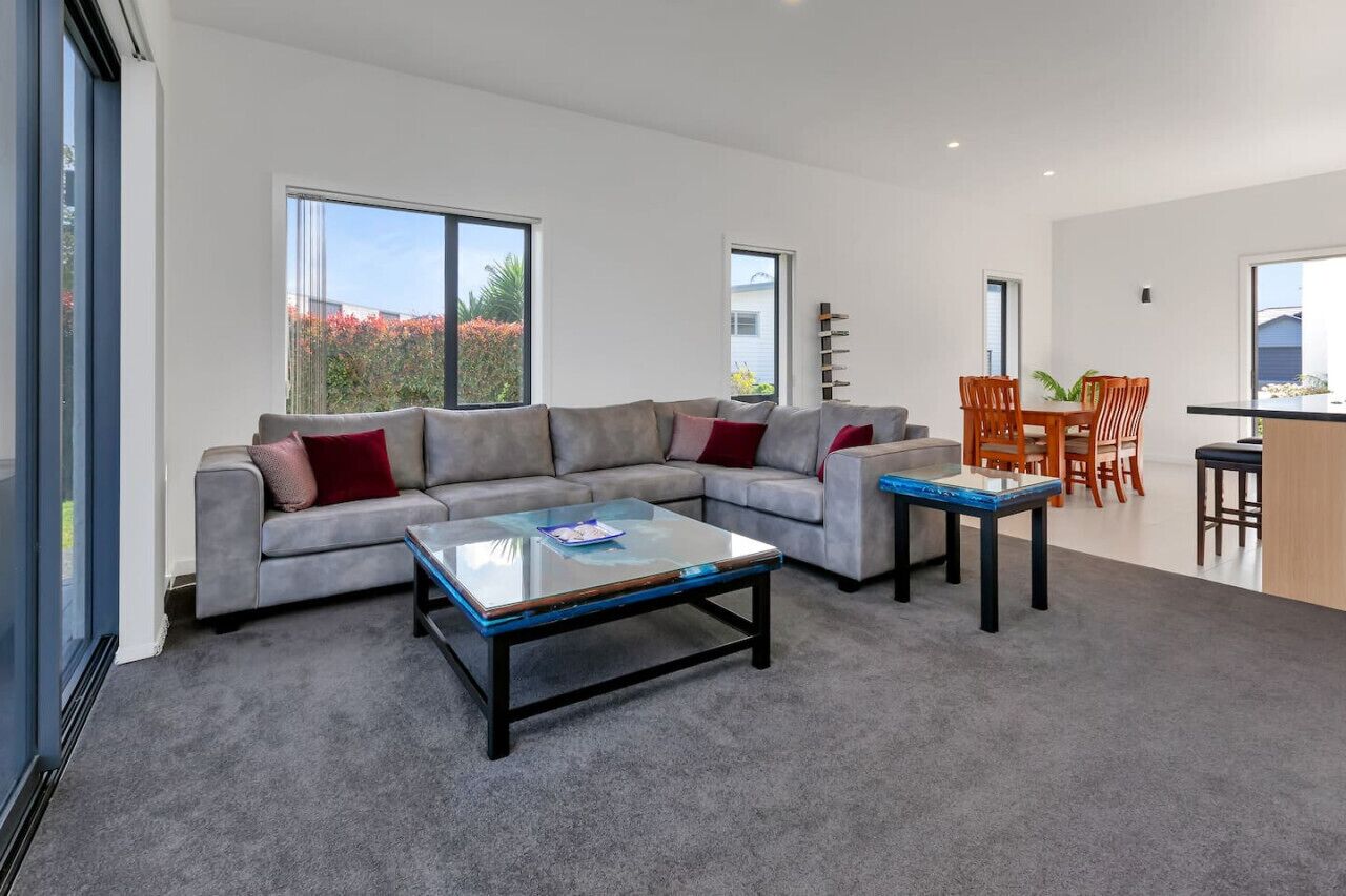 Modern Canal-front Home - Marsden Cove - Ruakākā