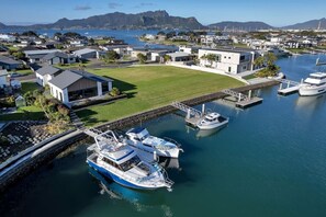 Marina - Modern Canal-Front Home - Marsden Cove (One Tree Point)