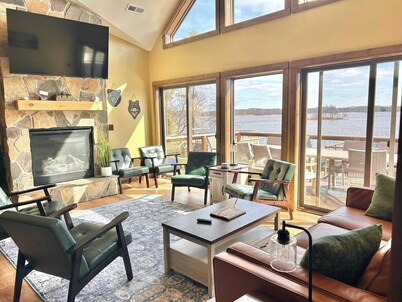 Lake Front | Pontoon | Arcade | Beach | Hot Tub