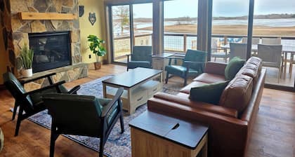 Lake Front | Pontoon | Arcade | Beach | Hot Tub