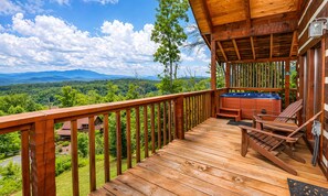 Outdoor spa tub - Hard to Leave - Stunning Mountain Views, Pool Table, Games, Hot Tub! (Sevierville)