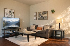 TV - Family  • Teams• Ministry Retreat • Sleeps 10 (San Antonio)