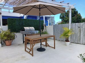 Outdoor dining - PRIVATE Rooftop with POOL in La Placita Santurce - Walk Restaurants & Nightlife (San Juan)