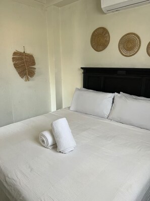 2 bedrooms, free WiFi, bed sheets - PRIVATE Rooftop with POOL in La Placita Santurce - Walk Restaurants & Nightlife (San Juan)