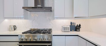 Modern Masterpiece Luxury 6 Bedroom Home