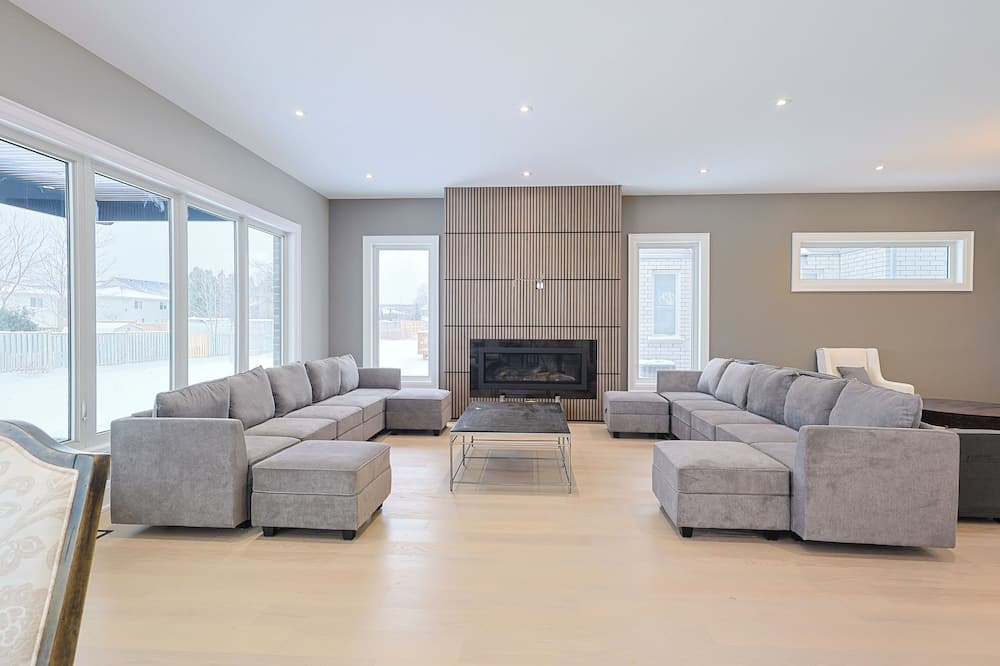 Modern Masterpiece Luxury 6 Bedroom Home