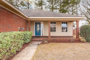 Exterior - Sleeps 10, Pet-friendly, Fort Rucker (Enterprise)