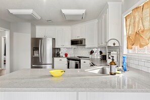 Private kitchen - Sleeps 10, Pet-friendly, Fort Rucker (Enterprise)