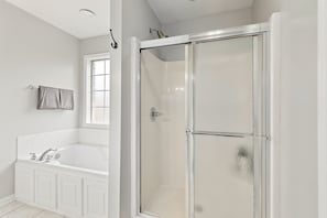 Shower, hair dryer, towels - Sleeps 10, Pet-friendly, Fort Rucker (Enterprise)