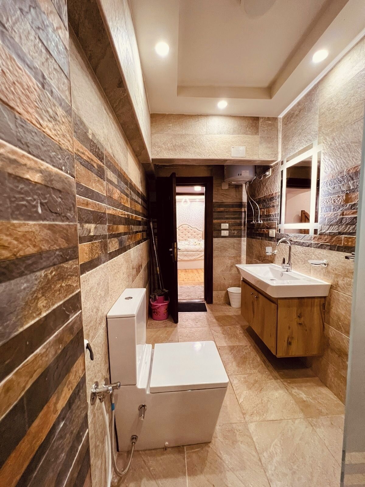 タオル、石鹸、トイレットペーパー