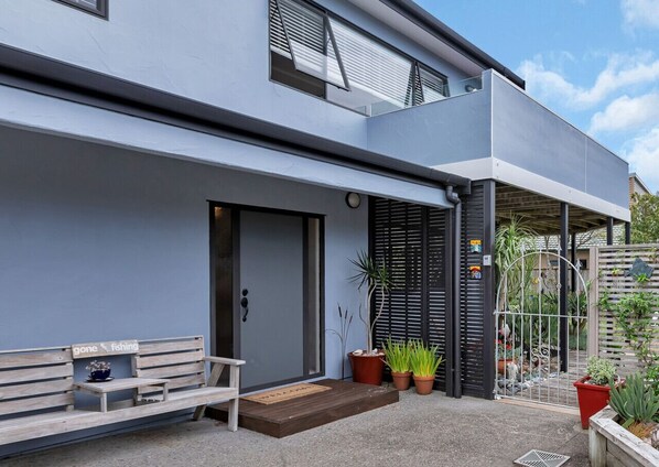 Exterior - Surfside - Walk to Ruakaka Beach & Surf Club (Ruakaka)