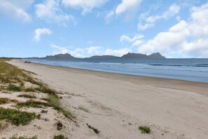 Beach - Surfside - Walk to Ruakaka Beach & Surf Club (Ruakaka)