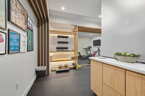 Fitness facility - Long Stays Welcome-Free Parking, Walk to GreenLine (Brookline)