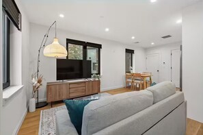 Living area - Long Stays Welcome-Free Parking, Walk to GreenLine (Brookline)