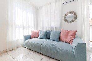 Estúdio, sacada, vista para a cidade | Área de estar