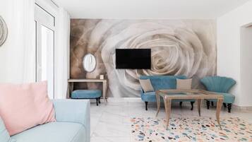 Studio, Balcony, City View | Living area