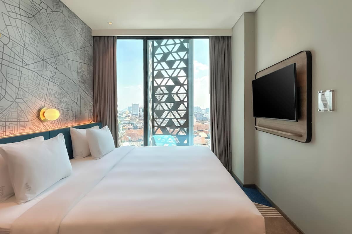 Standard Room, 1 King Bed, Non Smoking | Egyptian cotton sheets, premium bedding, down comforters, pillowtop beds
