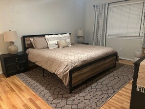 3 bedrooms, iron/ironing board, free WiFi, bed sheets - The Twisted Tumbleweed - Spacious 3-bedroom townhome near Lake Hefner in OKC (Oklahoma City)