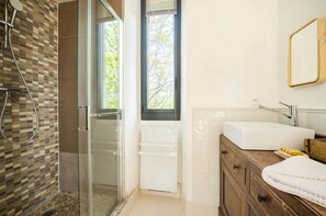 Hair dryer, towels - Villa Côte des Vignes x Annecy 15’ (Charvonnex)