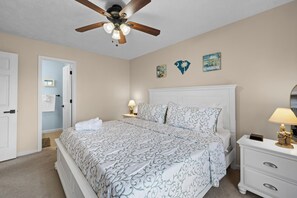 Room - Cozy & Modern 2-bedroom 3rd floor condo in gorgeous Myrtle Beach. (Myrtle Beach)