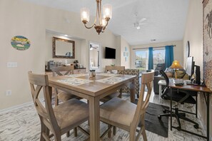Dining - Cozy & Modern 2-bedroom 3rd floor condo in gorgeous Myrtle Beach. (Myrtle Beach)