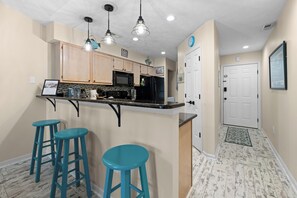 Private kitchen - Cozy & Modern 2-bedroom 3rd floor condo in gorgeous Myrtle Beach. (Myrtle Beach)