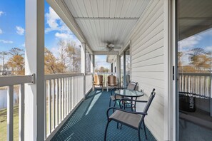 Terrace/patio - Cozy & Modern 2-bedroom 3rd floor condo in gorgeous Myrtle Beach. (Myrtle Beach)