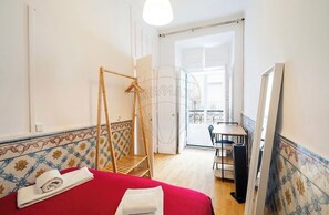 3 bedrooms, iron/ironing board, WiFi, bed sheets - Cozy little house in the center of Lisbon, with preserved historic architecture. (Lisboa)