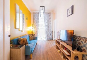 Living area - Cozy little house in the center of Lisbon, with preserved historic architecture. (Lisboa)