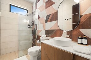 Shower, hair dryer, soap, shampoo - Condado Modern-Cozy 2-Bedroom City & Sea Getaway (San Juan)