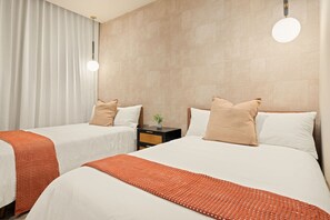 3 bedrooms, travel cot, bed sheets - Modern 3BR Condo w/ Terrace | Walk to Beach (San Juan)
