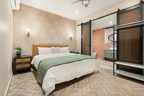 3 chambres, lit parapluie, draps fournis