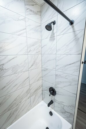 Hair dryer, towels, soap, shampoo - Modern 2BR Stay in the Strip District (Pittsburgh)