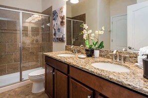 Shower - Luxurious House in Resort (Four Corners)