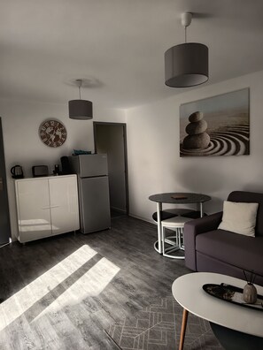 Living area - Maisonnette entièrement rénovée, Piscine, Lac, Ocean Vieux Boucau/ Soustons plag (Soustons)