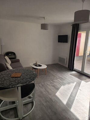 Living area - Maisonnette entièrement rénovée, Piscine, Lac, Ocean Vieux Boucau/ Soustons plag (Soustons)