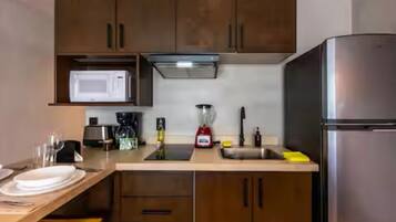 Lägenhet Deluxe - balkong - utsikt mot poolen | Eget kök