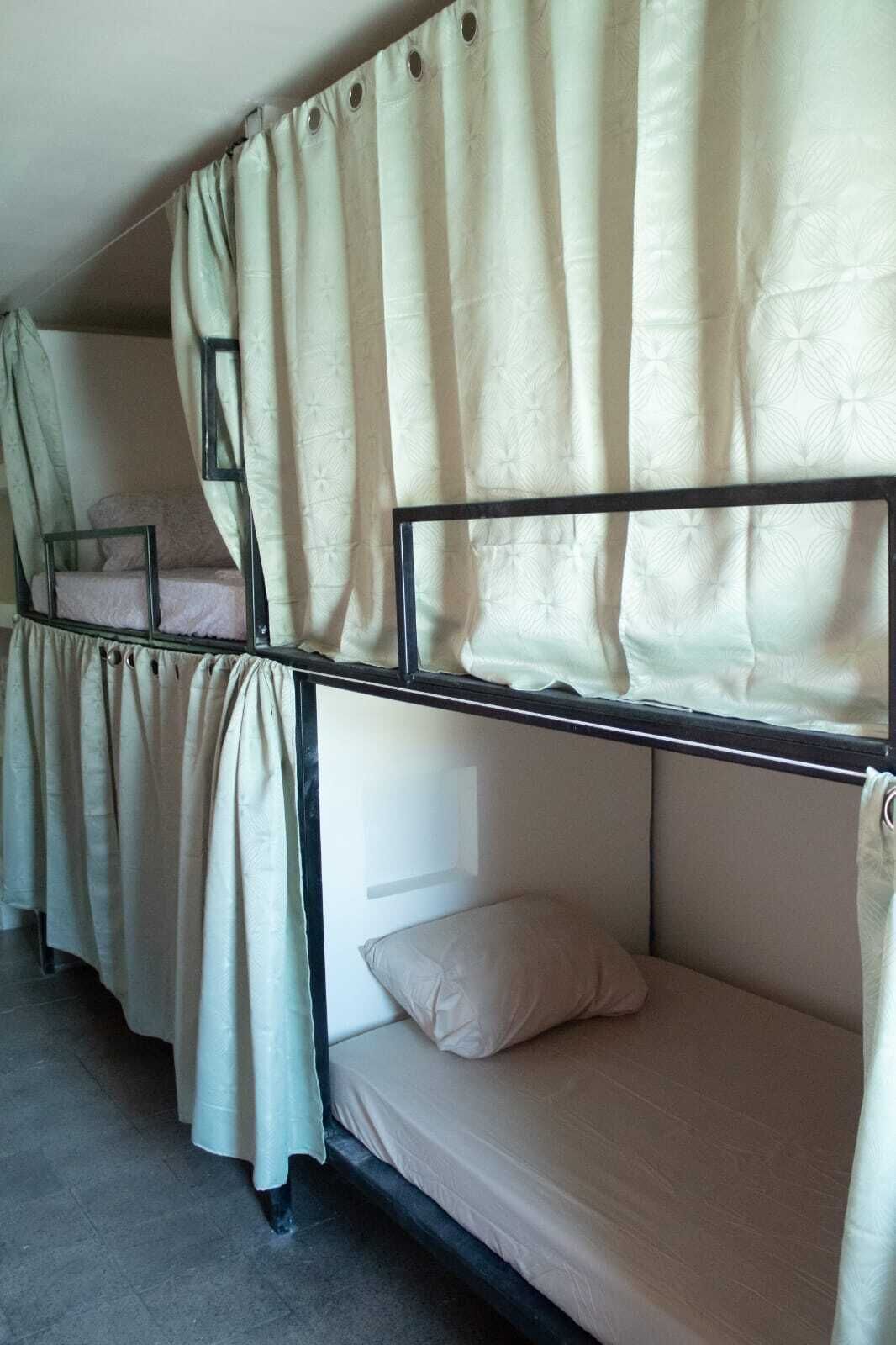 Dortoir Partagé Confort, dortoir mixte, non-fumeurs, réfrigérateur