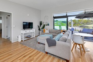 Living area - Langs Beach Coastal Getaway - Walk to Beach (Langs Beach)